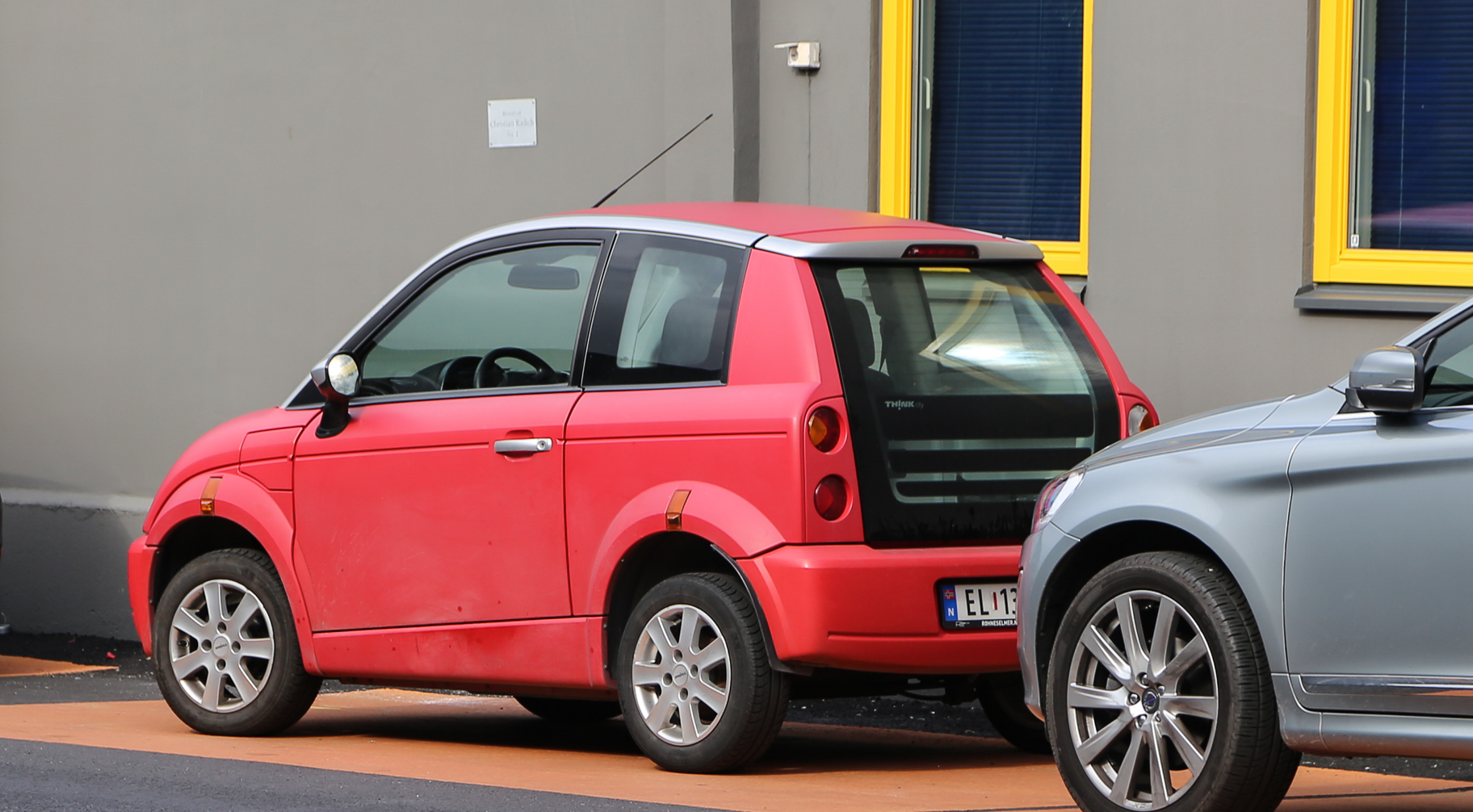 man beachte die Aussensteckdose über dem Think